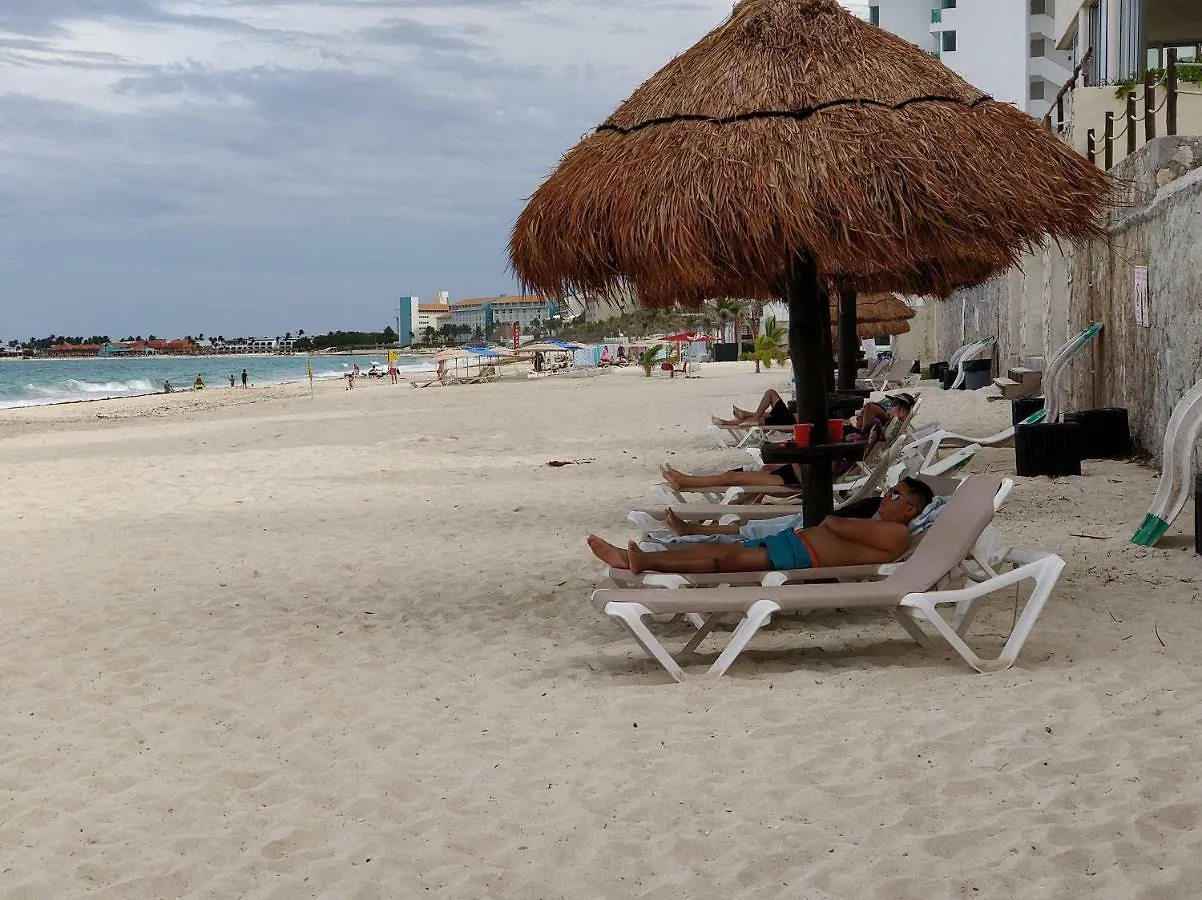Apartment Ocean Front Suite, Balcony, Kitchen. Cancun