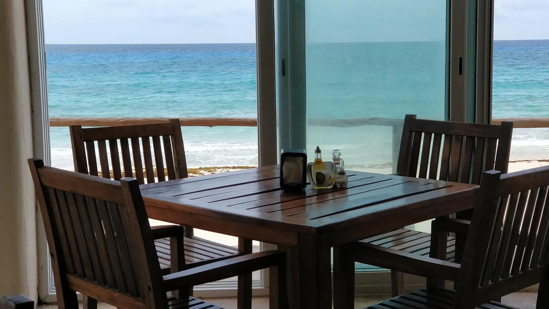 Apartment Ocean Front Suite, Balcony, Kitchen. Cancun