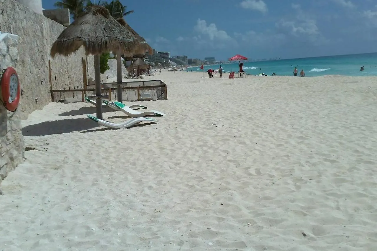 Ocean Front Suite, Balcony, Kitchen. Cancun 0*,  Mexico