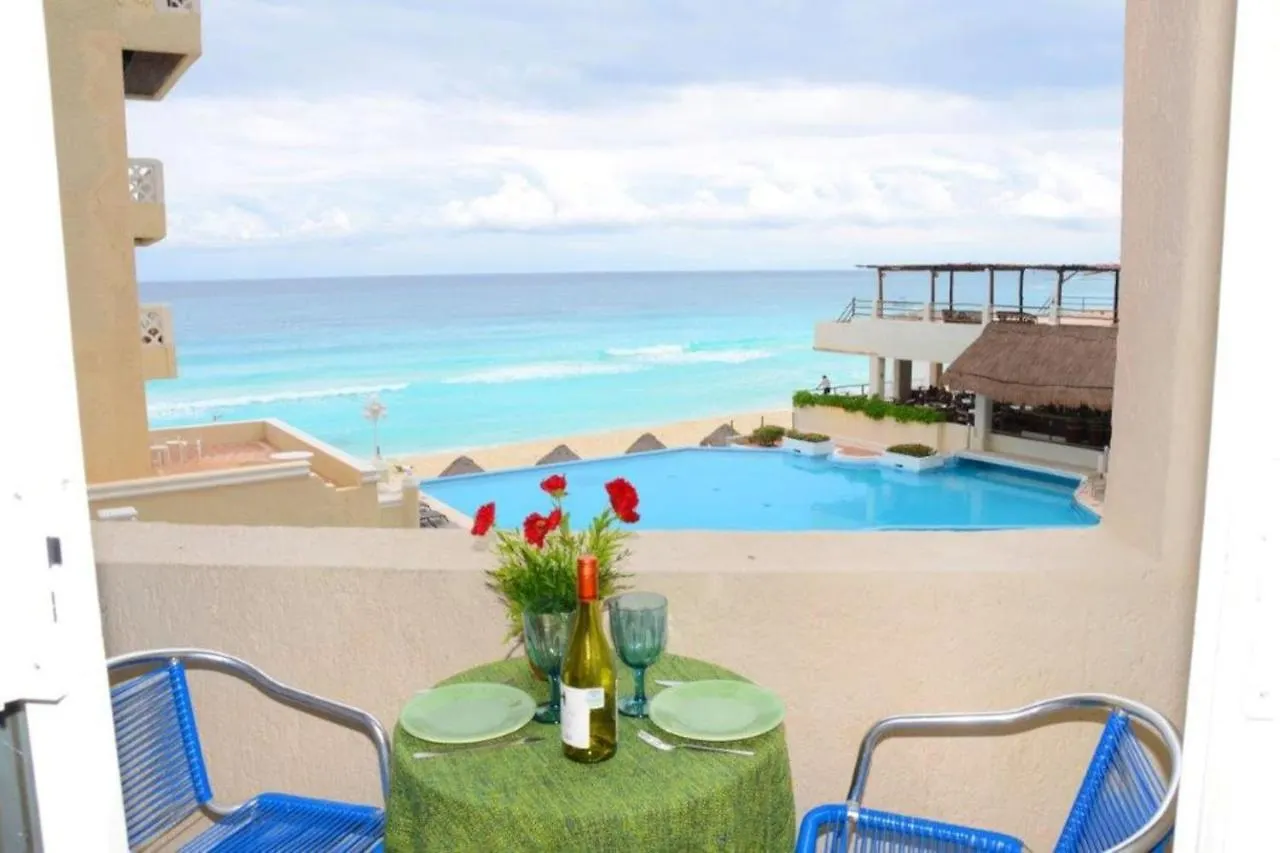 Ocean Front Suite, Balcony, Kitchen. Cancun
